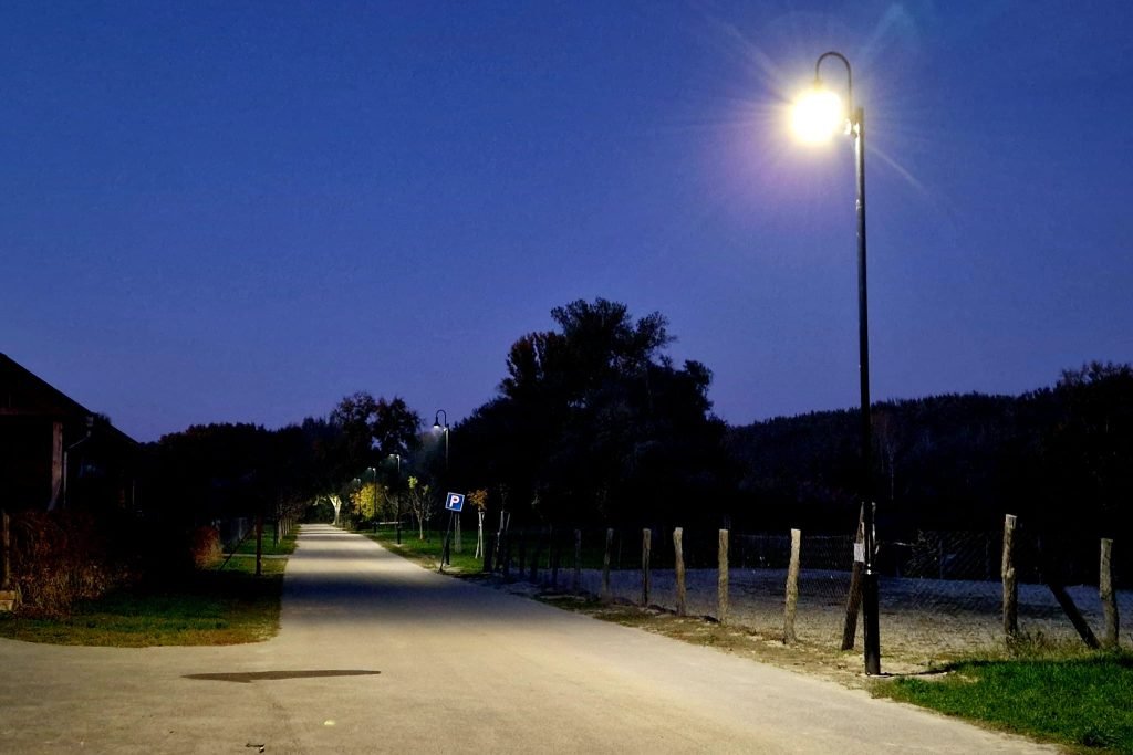 Új közvilágítás a Duna-parton