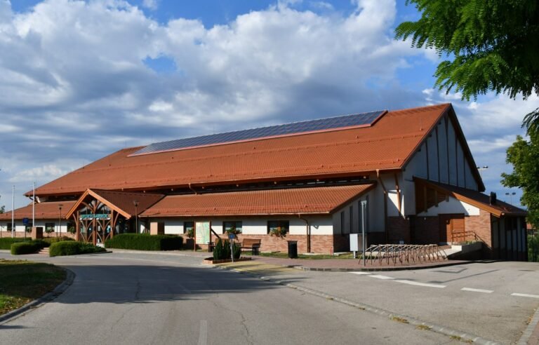 Rácalmási Rendezvényközpont és Sportcsarnok